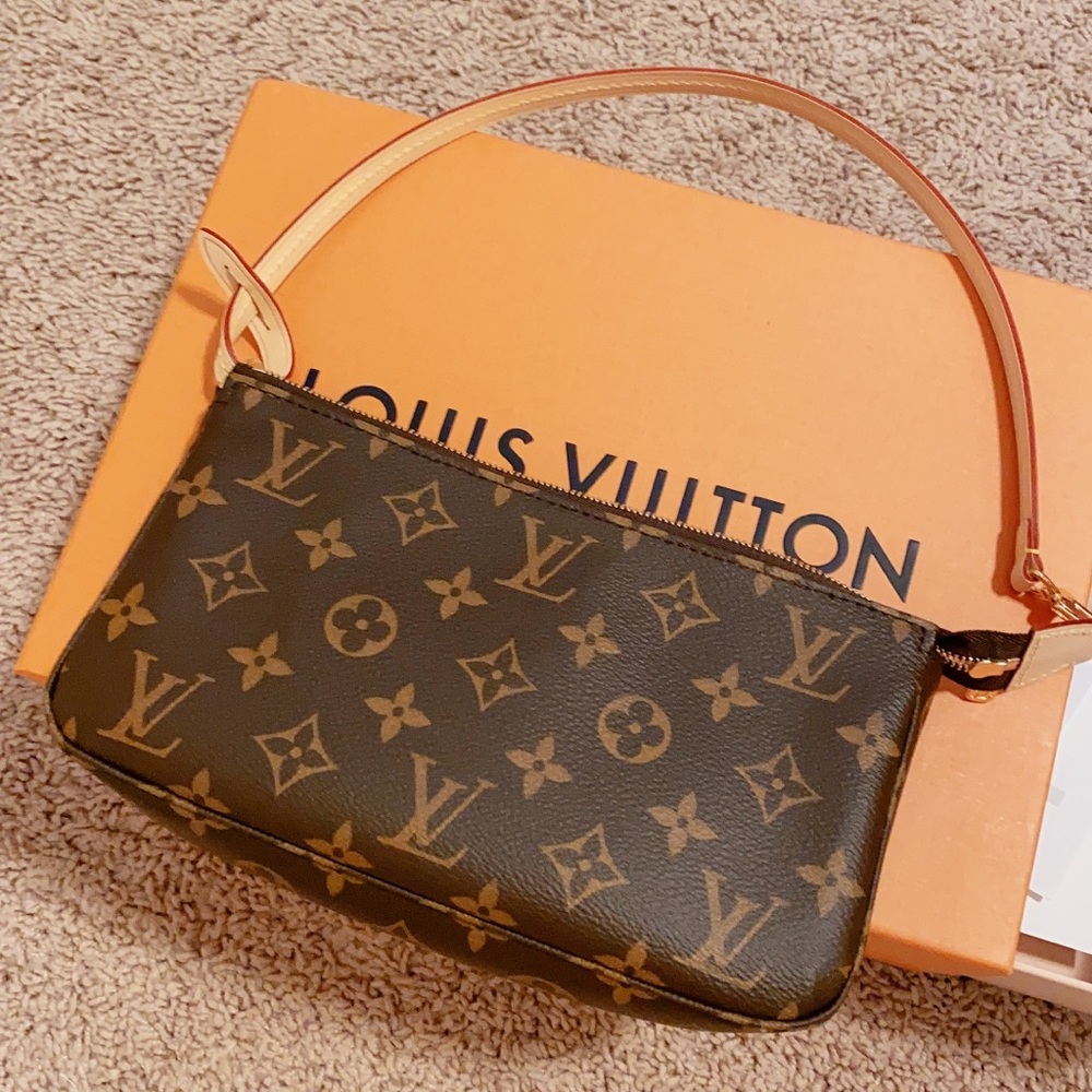 LV pochette 2020